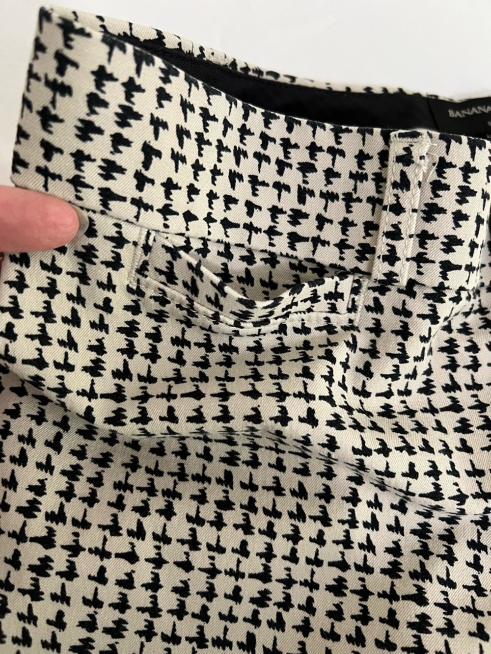 Banana Republic -Black & Tan Patterned Ankle Cropped Pants